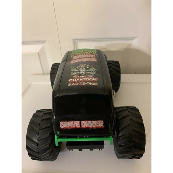 New Bright 1:10 RC 9.6V Monster Jam Grave Digger Truck No remote‎ Crawler Rare - Picture 6 of 11